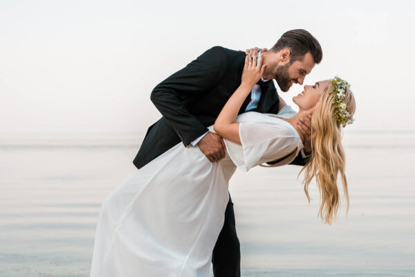 Explire Suncoast - Seaside Serenity: A Beach Wedding Guide for Tying the Knot on the Outer Banks